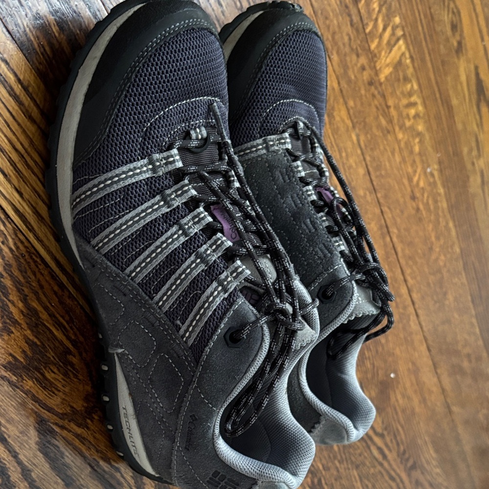Columbia Women's Black and Gray Athletic Shoes